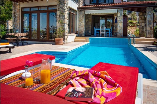 Ölüdeniz Faralya'da Satılık 4+1 Özel Havuzlu Villa